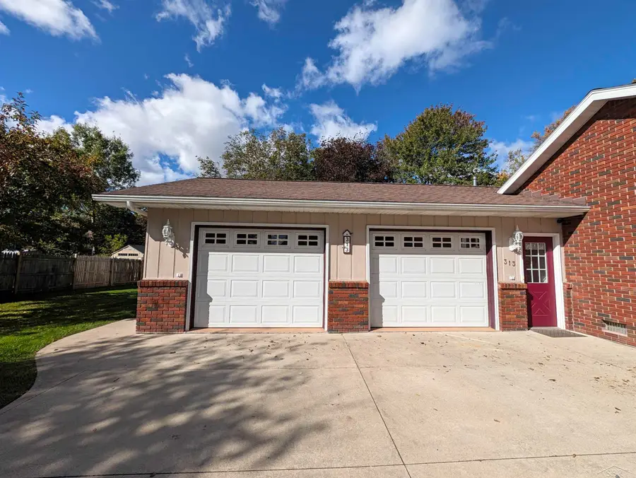 313 N Grove ST, Standish, MI 48658 - #2