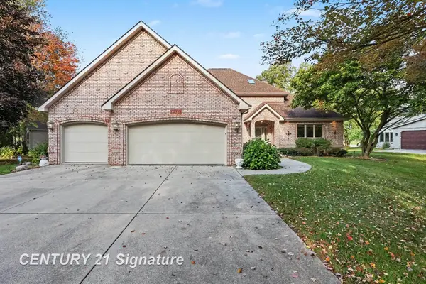 1944 E Lake Circle DR, Saginaw, MI 48609