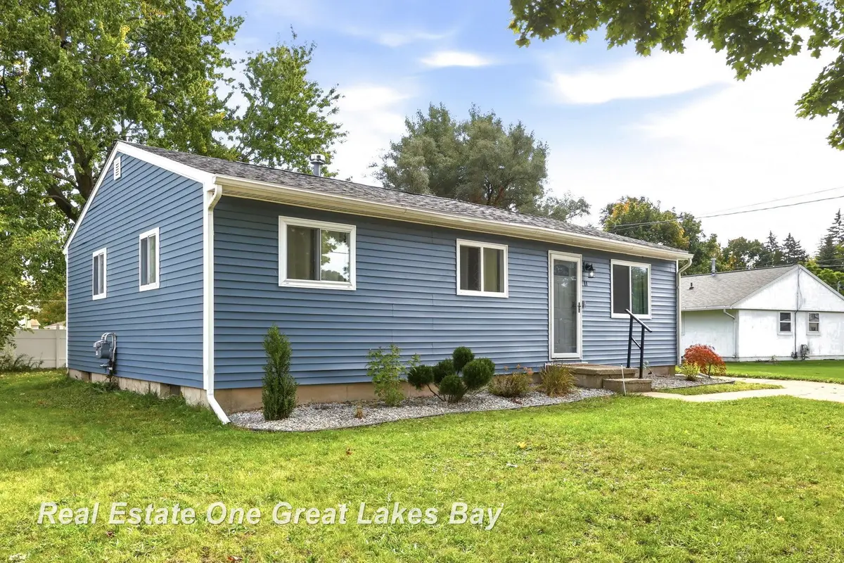 11 Woodward DR, Saginaw, MI 48601 - #1