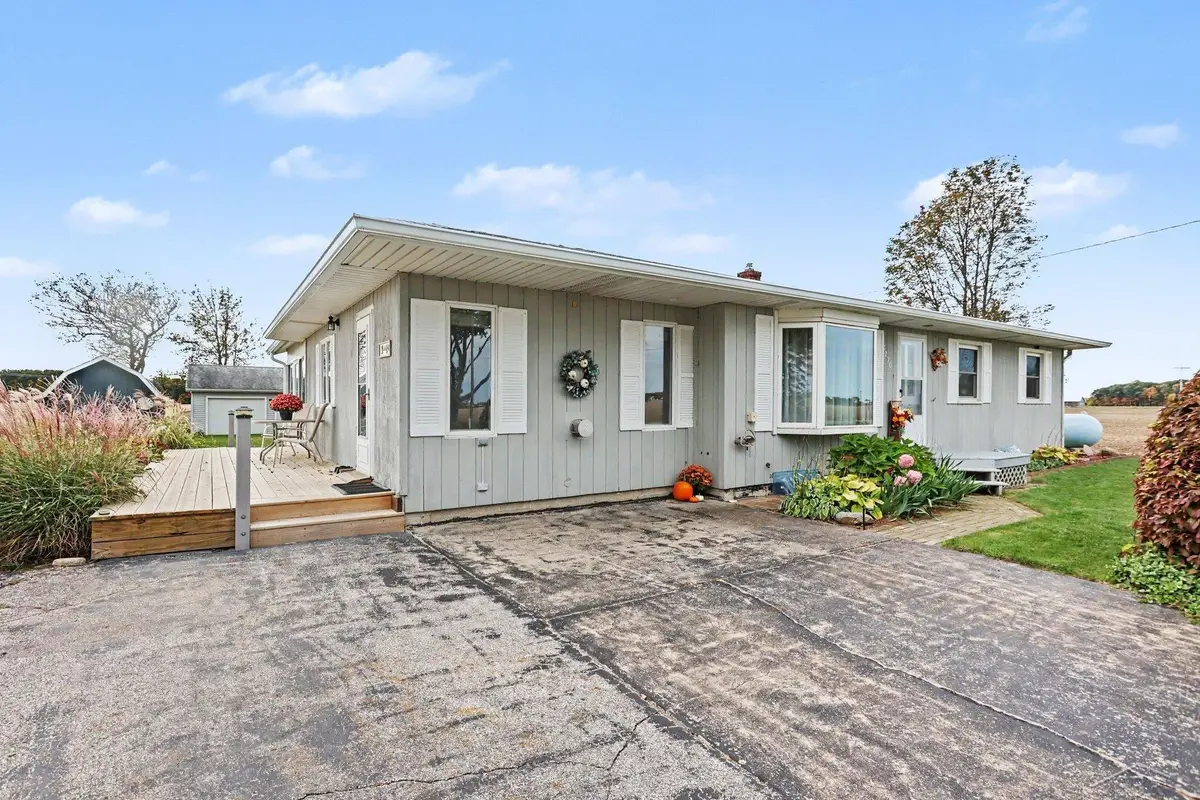 7270 Bradley RD, Saginaw, MI 48601 - #1