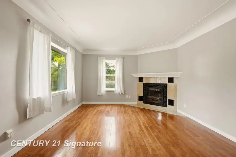 106 E Chestnut AVE, Bay City, MI 48706 - #3