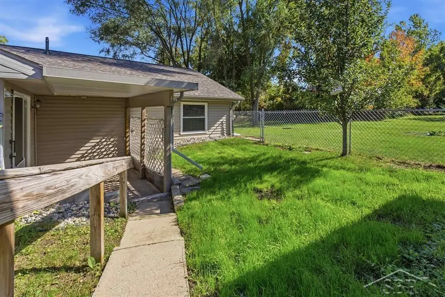 412 Lumm ST, Gladwin, MI 48624 - #2