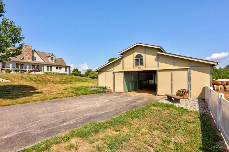 2588 Lone RD, Freeland, MI 48623 - #2