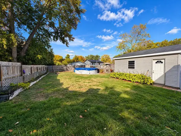 217 Arbury PL, Midland, MI 48640