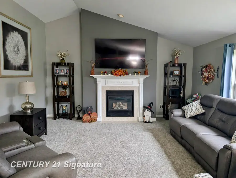 4110 W Crossings RD, Saginaw, MI 48603 - #3