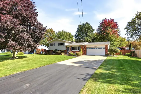4304 Meadowbrook DR, Freeland, MI 48623