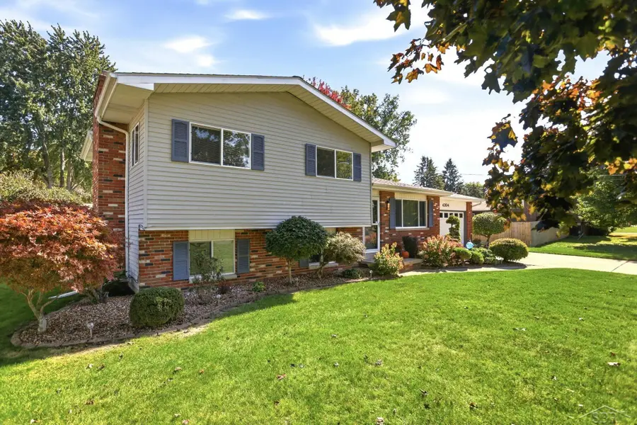 4304 Meadowbrook DR, Freeland, MI 48623 - #2
