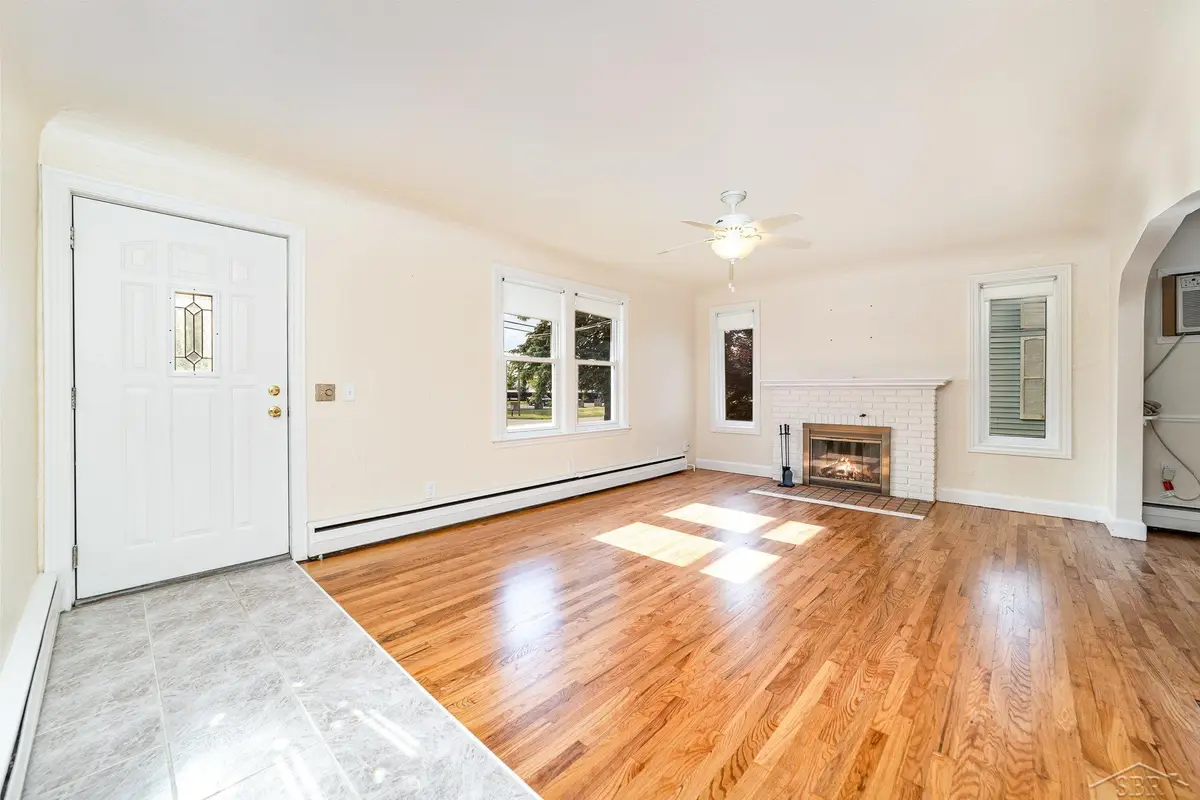 395 S Center RD, Saginaw, MI 48638 - #1