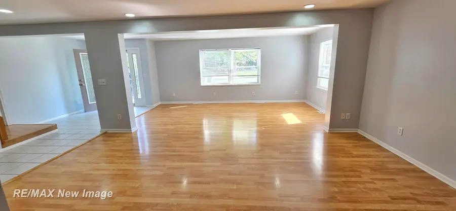 3323 E Wintergreen DR, Saginaw, MI 48603 - #2