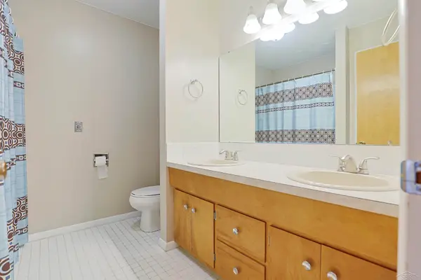 1912 Seminole LN, Saginaw, MI 48638