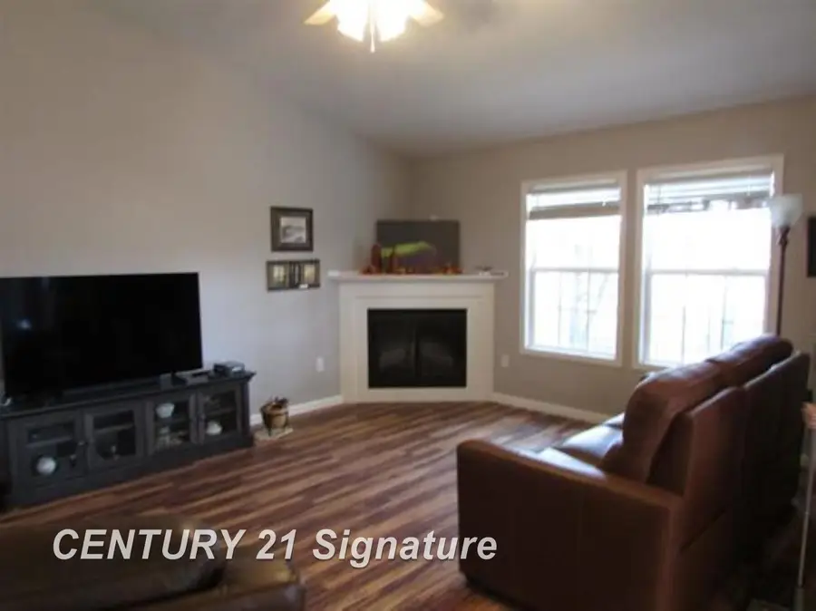 8696 Gilmour LN, Freeland, MI 48623 - #2