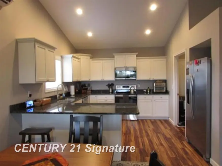 8696 Gilmour LN, Freeland, MI 48623 - #3