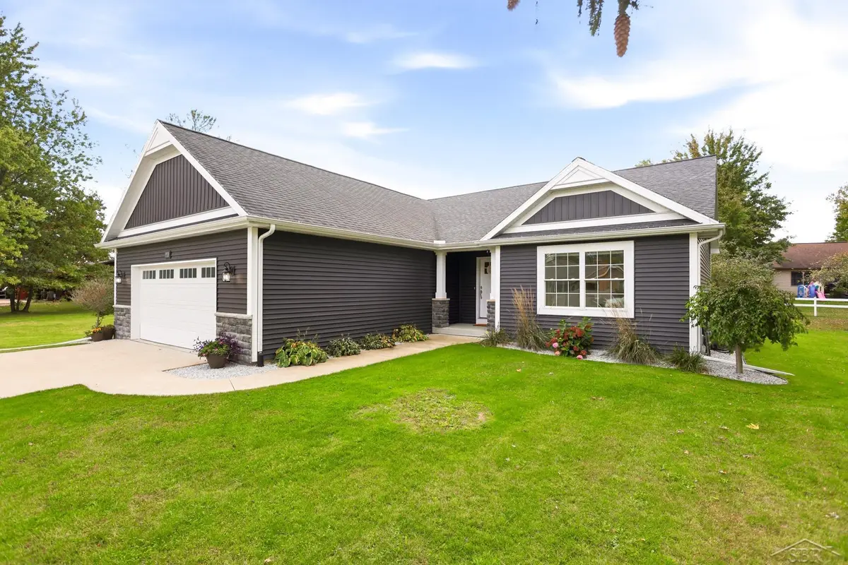 7923 N River RD, Freeland, MI 48623 - #1