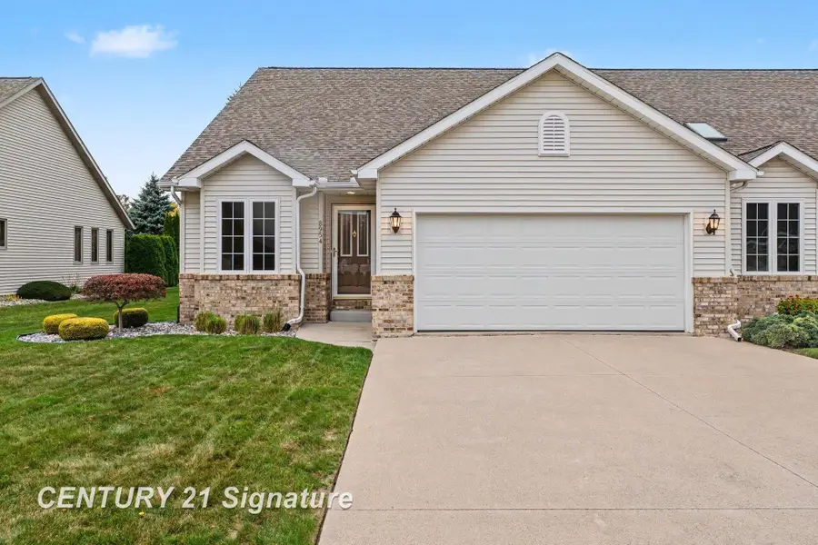 8954 Brookshire DR, Saginaw, MI 48609 - #2