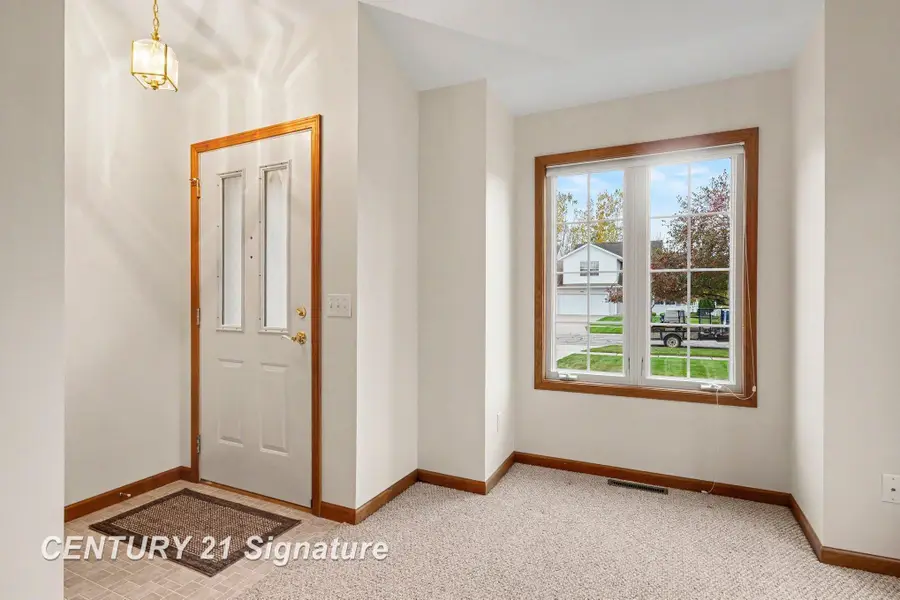 8954 Brookshire DR, Saginaw, MI 48609 - #3