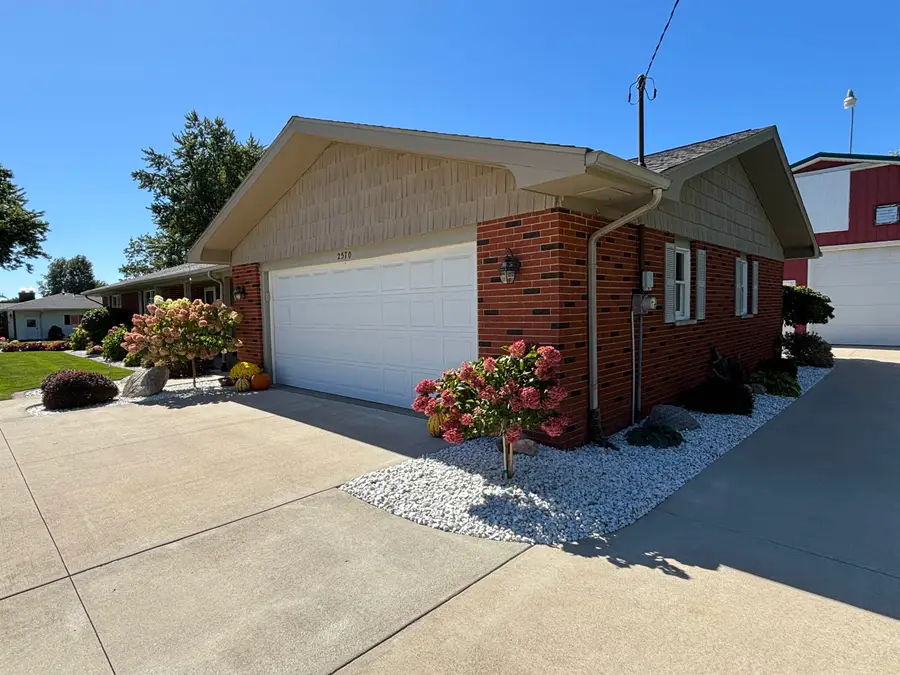 2570 S Beyer RD, Saginaw, MI 48601 - #3