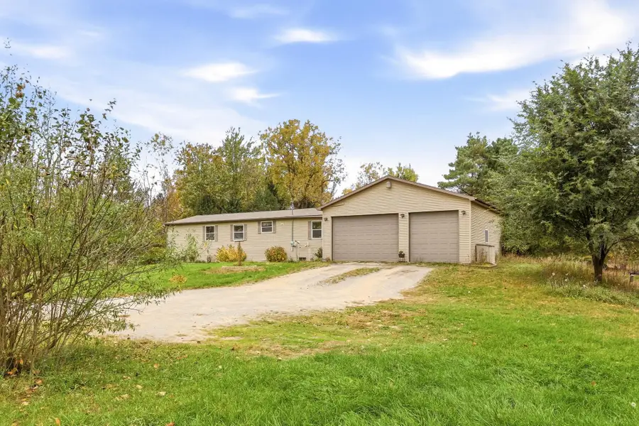 6415 E Farrand RD, Millington, MI 48746 - #2
