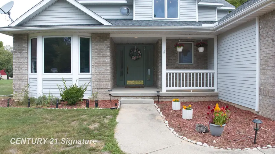 301 E Chapel  LN, Midland, MI 48642 - #3