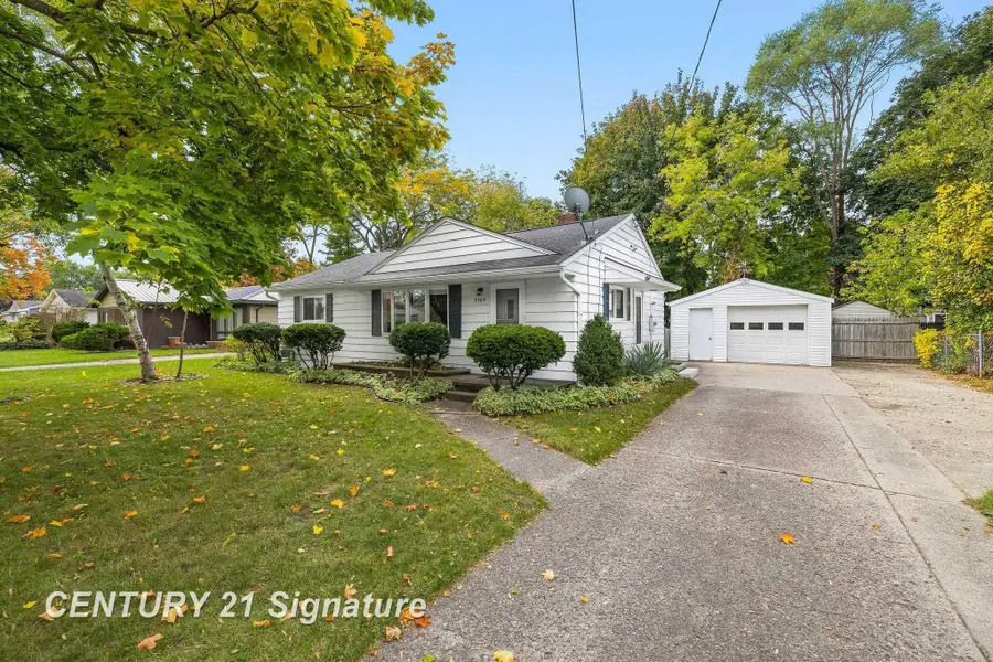 3389 Meyer PL, Saginaw, MI 48603 - #2