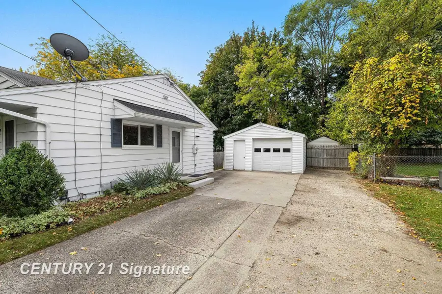 3389 Meyer PL, Saginaw, MI 48603 - #3