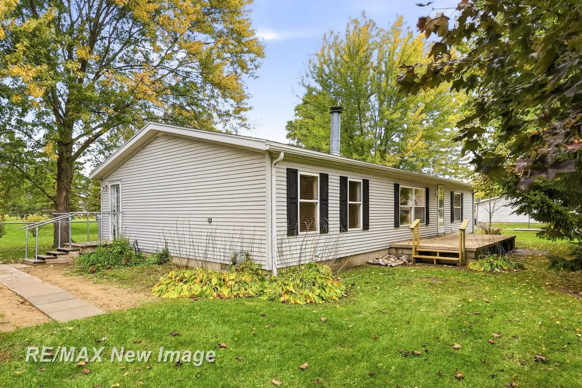 2050 Mahar DR, Saginaw, MI 48601 - #1