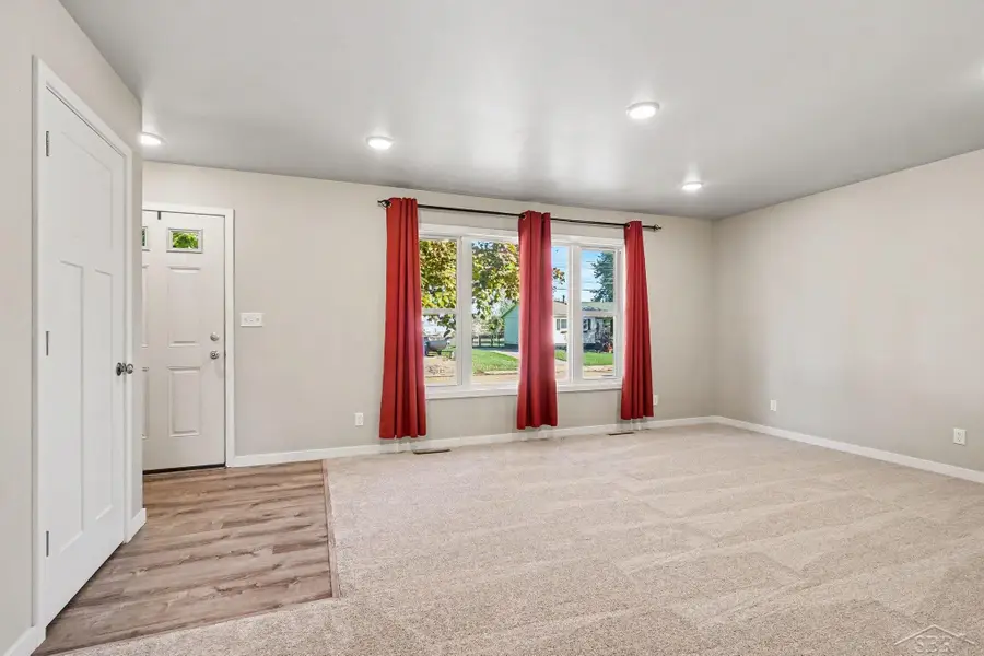 214 Kirby ST, Bay City, MI 48706 - #3