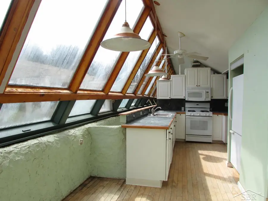8000 Hollister RD, Laingsburg, MI 48848 - #2
