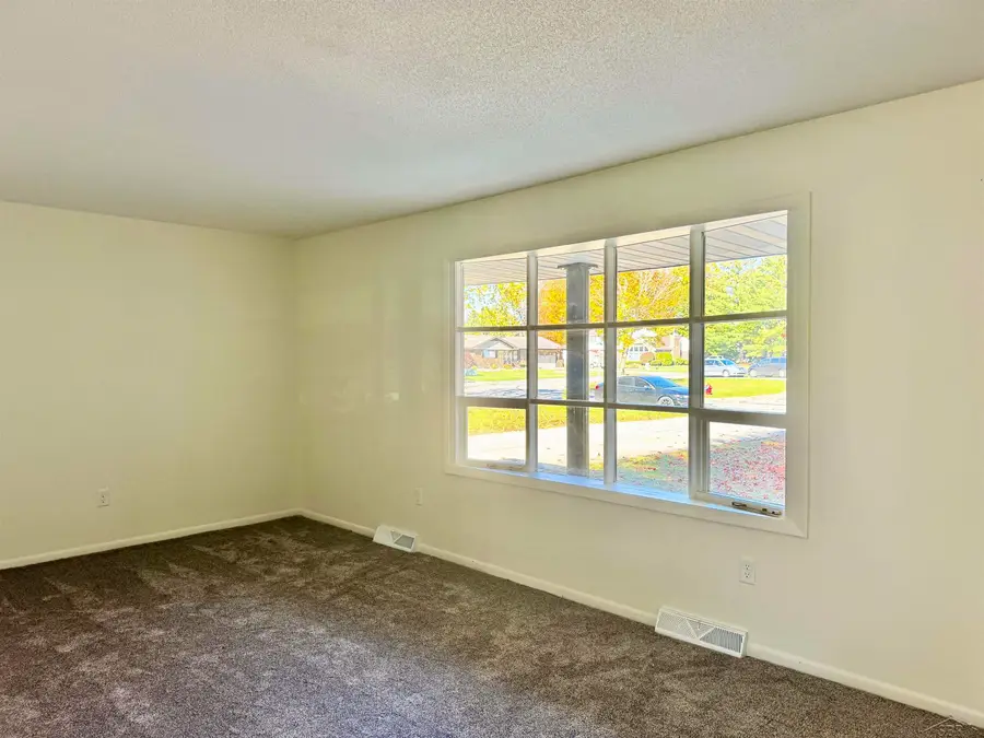 7701 Laurie LN, Saginaw, MI 48609 - #3