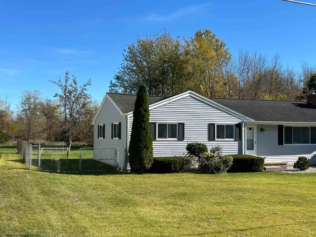 287 E Gloucester Dr DR, Saginaw, MI 48609 - #1