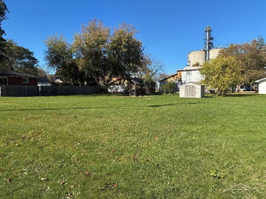 204 Macomber AVE, Auburn, MI 48611 - #2