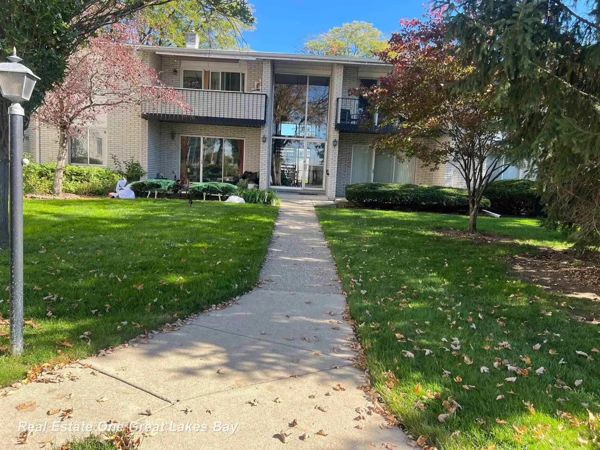 8401 Kennedy CIR, Warren, MI 48093 - #1