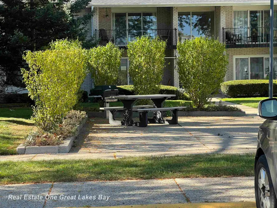 8401 Kennedy CIR, Warren, MI 48093 - #2
