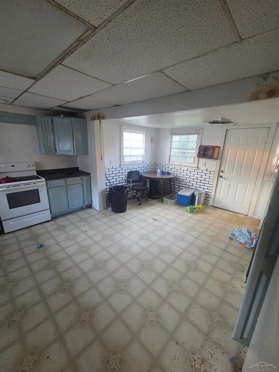 516 S Grover AVE, Alma, MI 48801 - #3