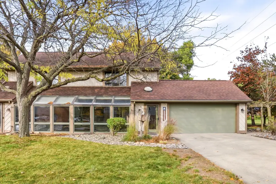 380 W Schleier, Frankenmuth, MI 48734 - #2