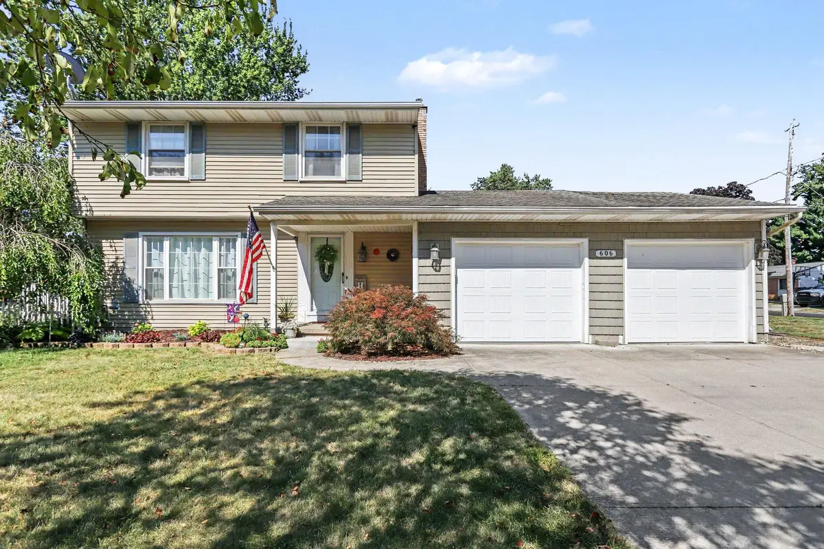 606 S Lincoln Street, Charlotte, MI 48813 - #1