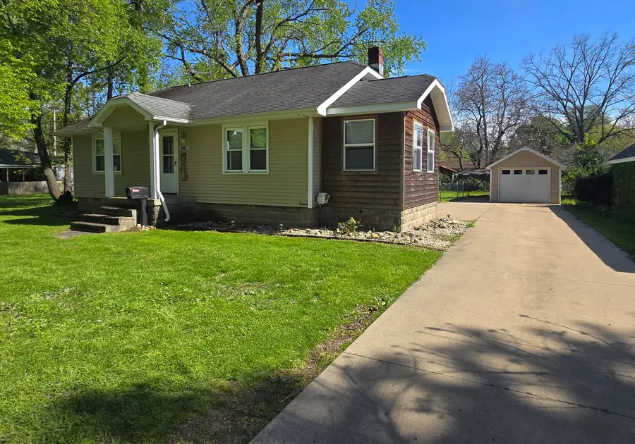 215 E Jane Street, Bellevue, MI 49021 - #2