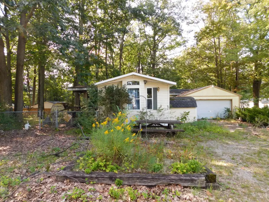 304 Magellan Avenue, Houghton Lake, MI 48629 - #2