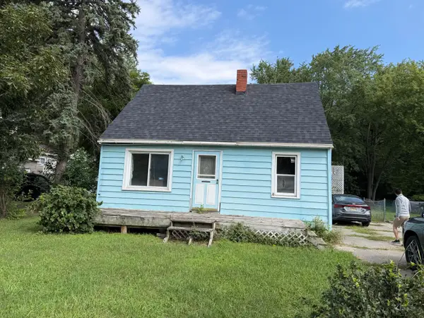 122 W Fairfield Avenue, Lansing, MI 48906