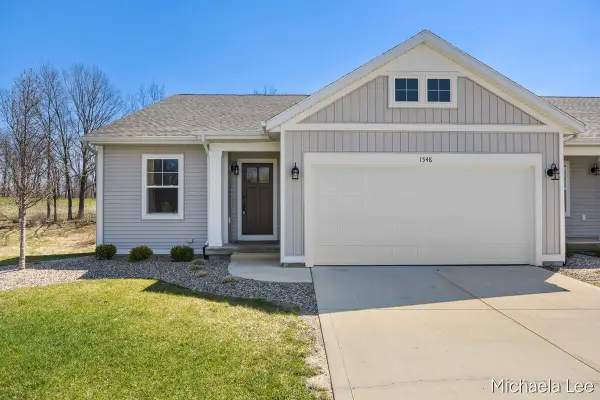 1548 N Village Circle, Kalamazoo, MI 49009