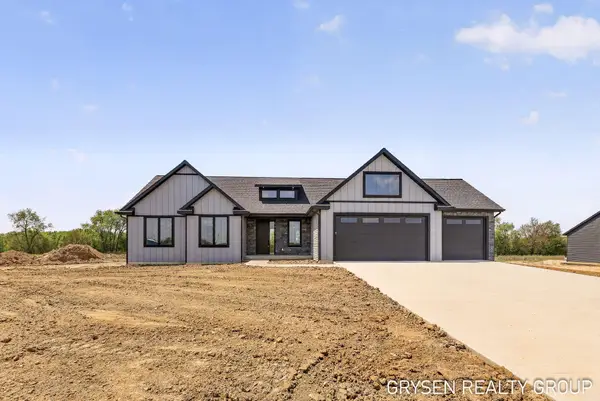 8561 Bosque Drive SE, Caledonia, MI 49316