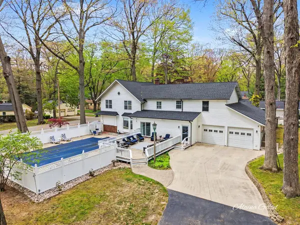 385 Marquette Avenue, Holland, MI 49424