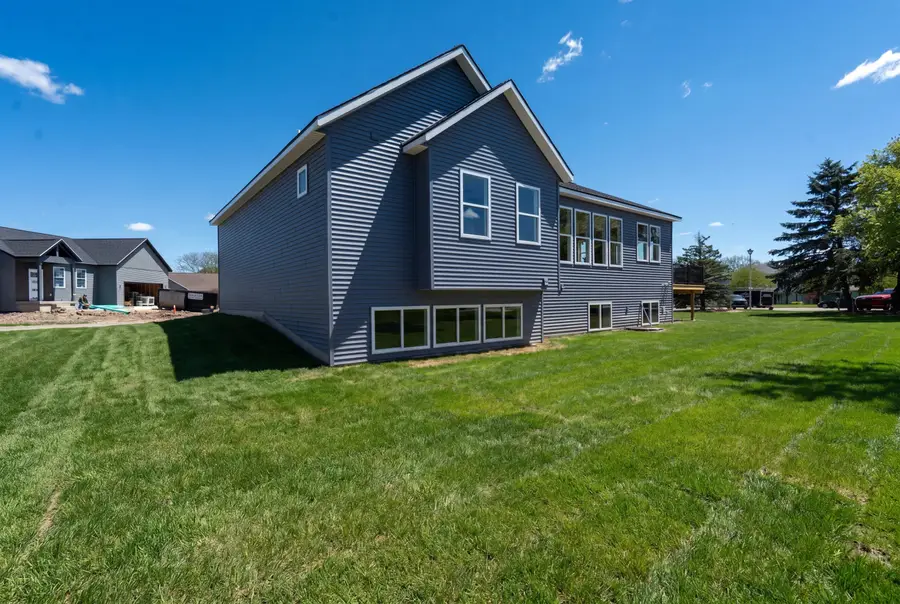 243 W Gardner Street, Sparta, MI 49345 - #2