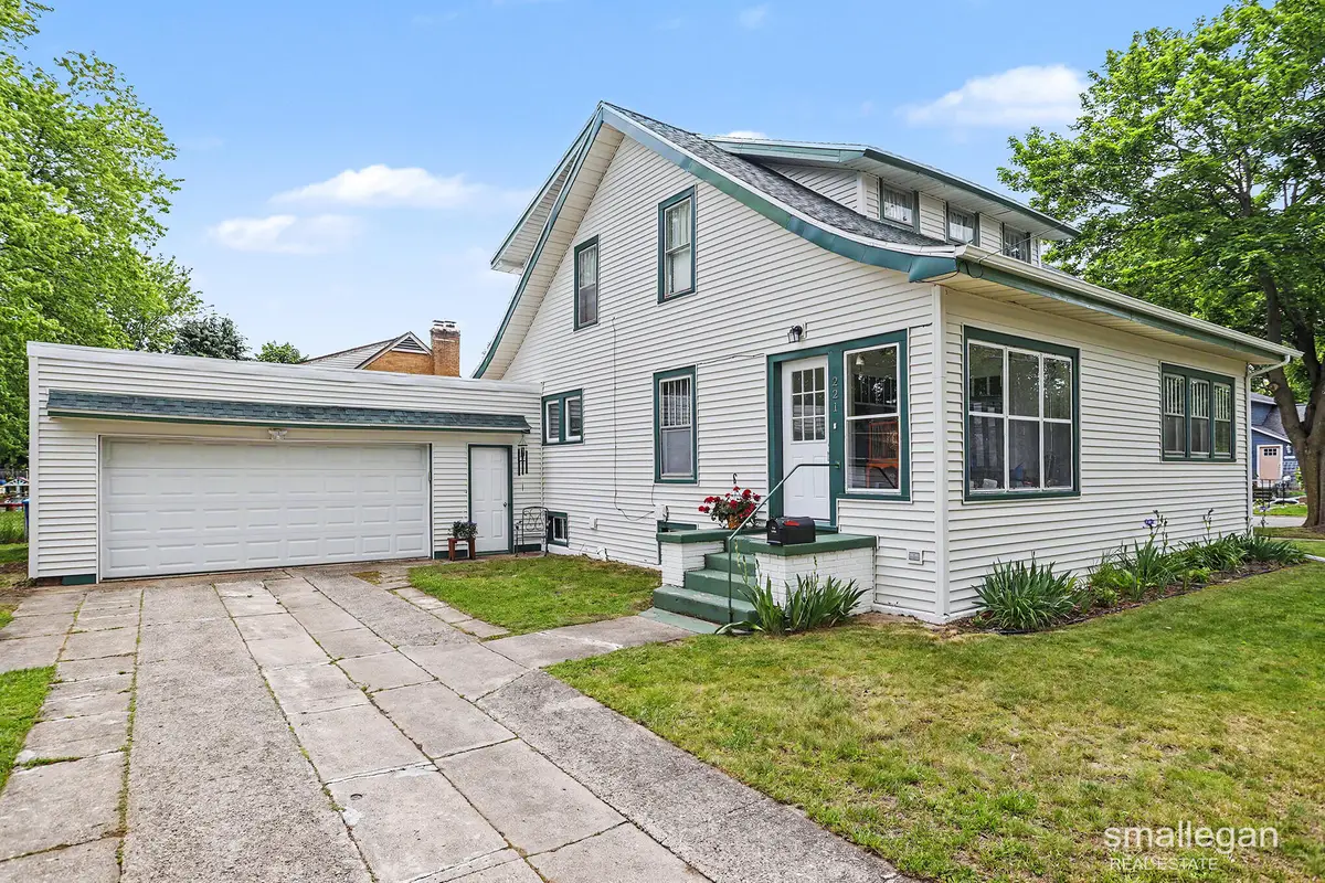 221 S Woodhams Street, Plainwell, MI 49080 - #1