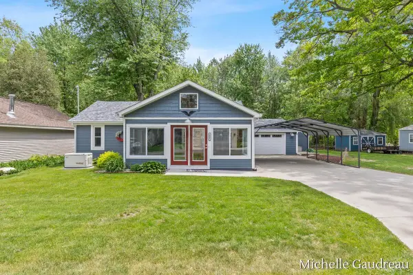 621 Eagle Point Road, LakeOdessa, MI 48849