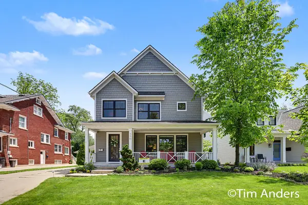 556 Greenwood Avenue SE, EastGrandRapids, MI 49506