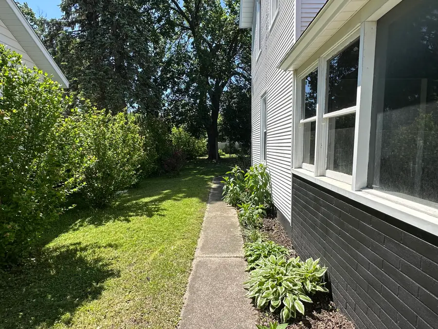 32 W Main Avenue, Zeeland, MI 49464 - #2