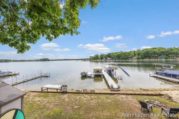 11415 Oak Drive, Delton, MI 49046