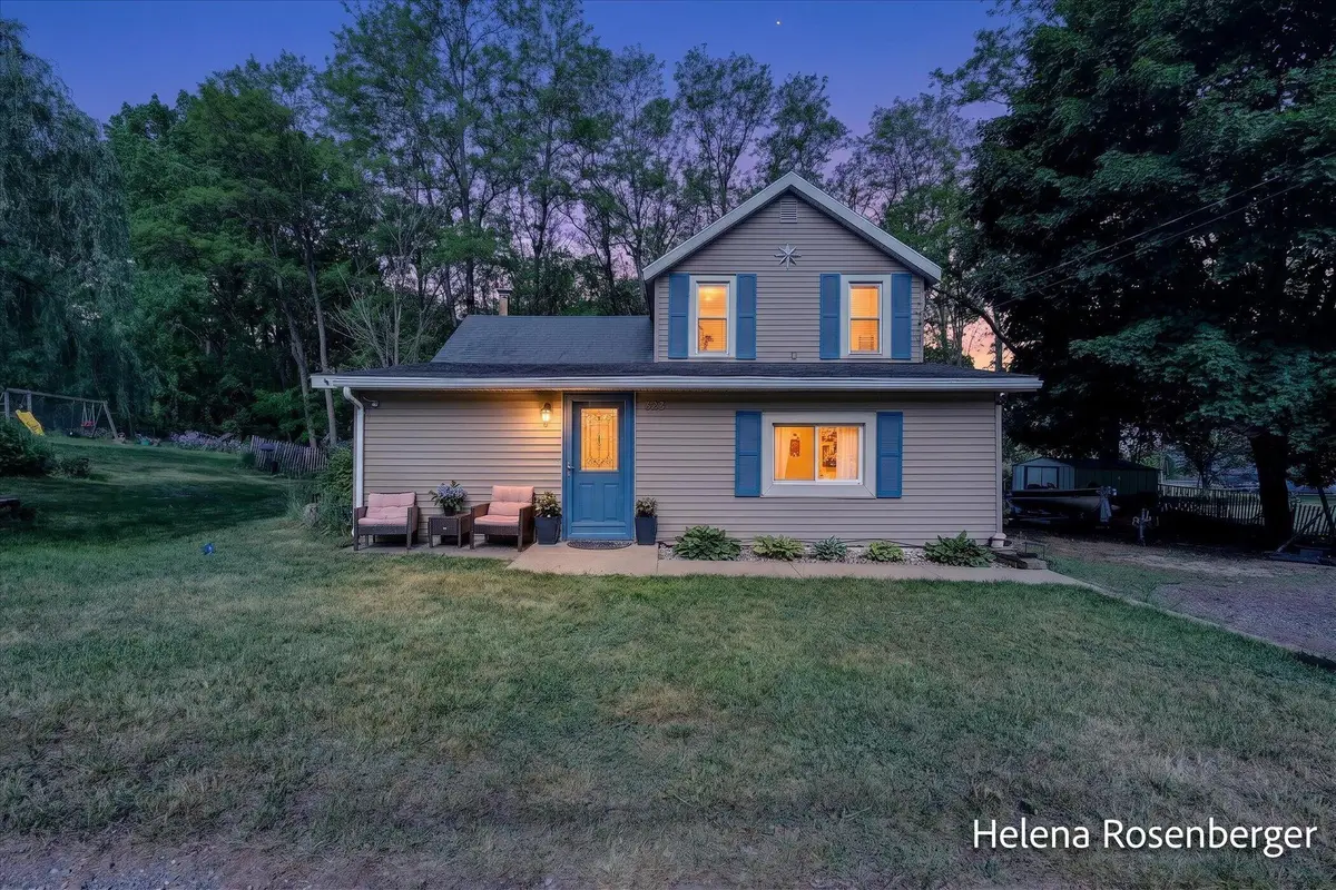 323 N Mills Street, Greenville, MI 48838 - #1