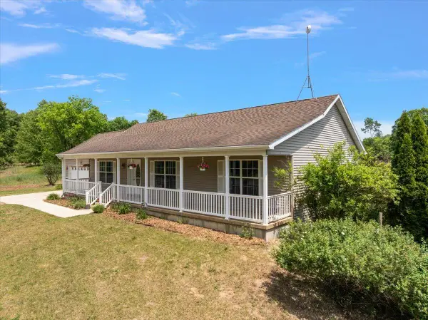 2171 Walking Horse Lane, Allegan, MI 49010