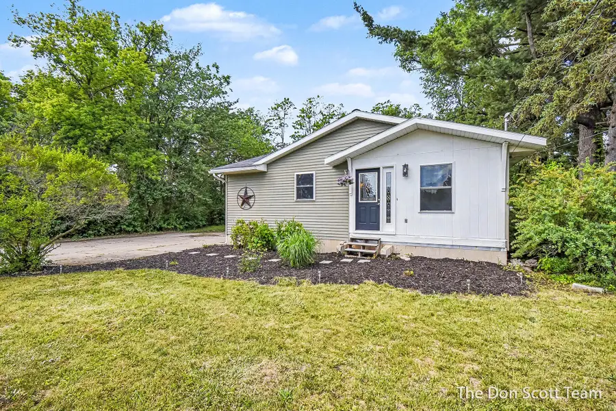 2911 5 Mile Road NE, Northview, MI 49525 - #2